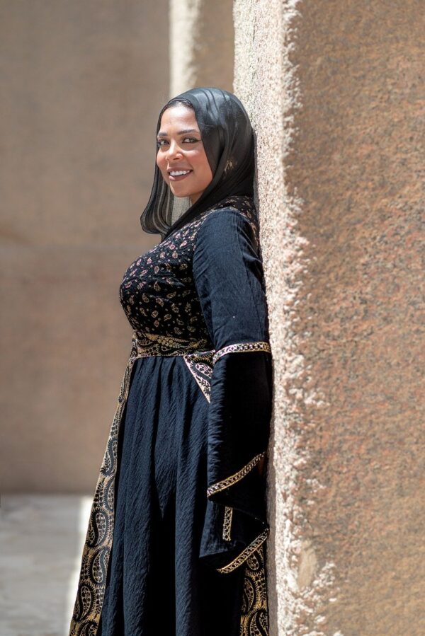 pose, portrait, model, posing, fashion, nature, modeling, outdoors, face, life, body, style, smile, happy, love, egypt, pyramids, egyptian, desert, landscape, sand, travel, history, pharaoh, arab